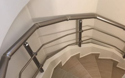 Budapesti lakás – fém lépcsőkorlát
